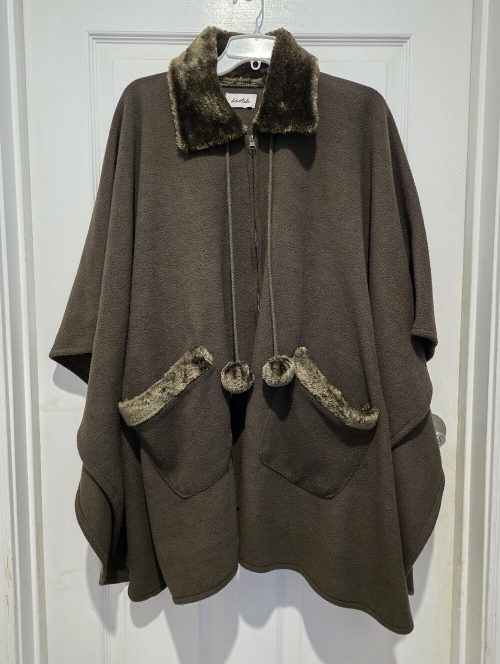Le Moda Faux-Fur Cape / Poncho